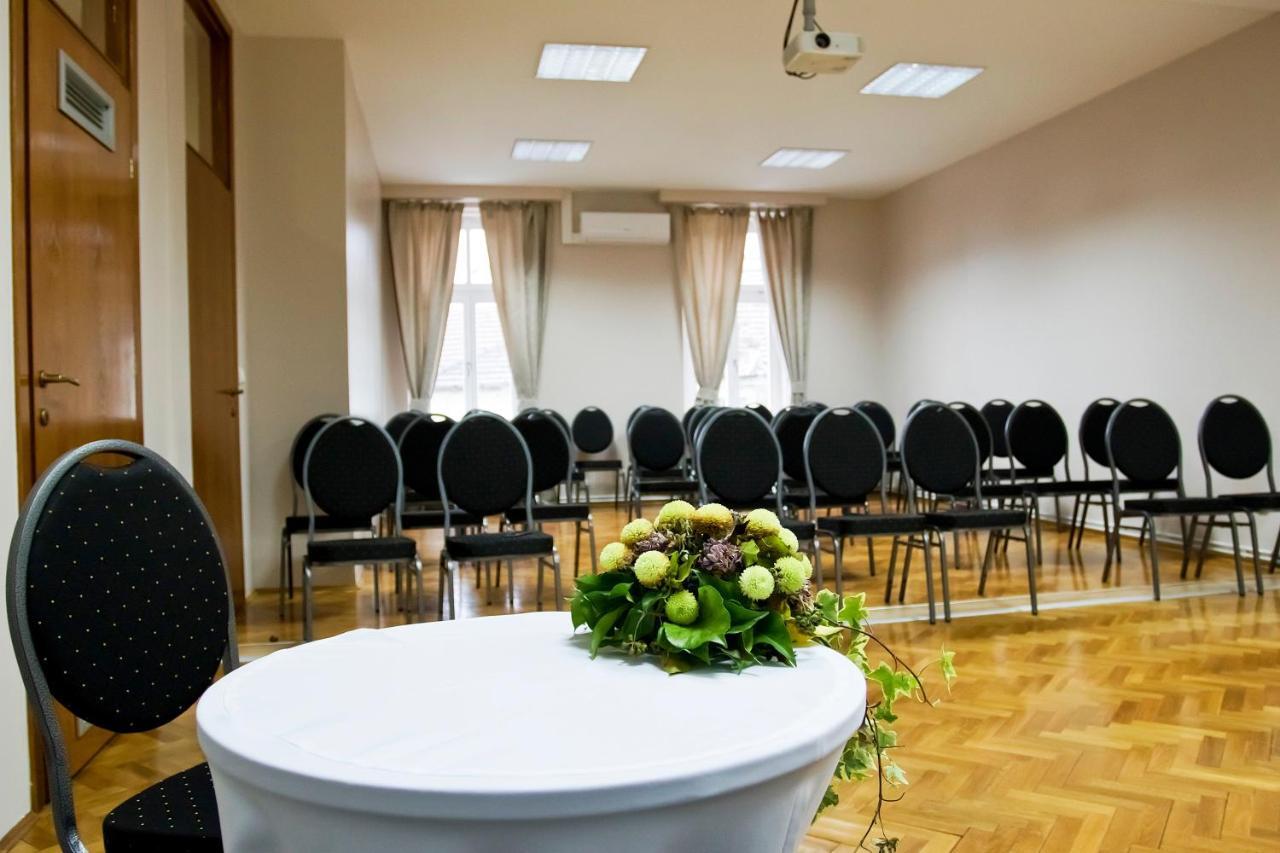 Hotel Pakrac Buitenkant foto